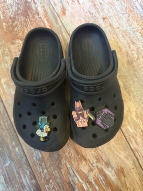 Crocs Kids Classic Clog - Black with Minecraft Charms